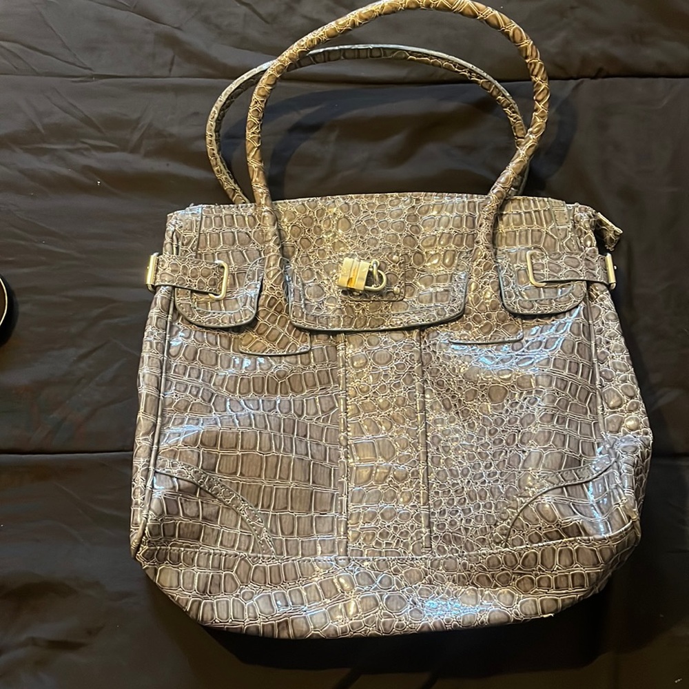 Large bag laptop easily fits along with other Things